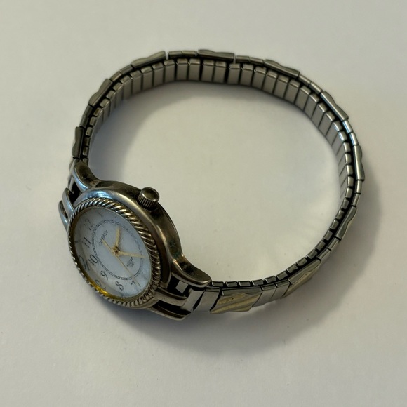 CARRIAGE BY TIMEX Vintage Two Tone Stainless Steel Stretch Demi Watch - Picture 5 of 6